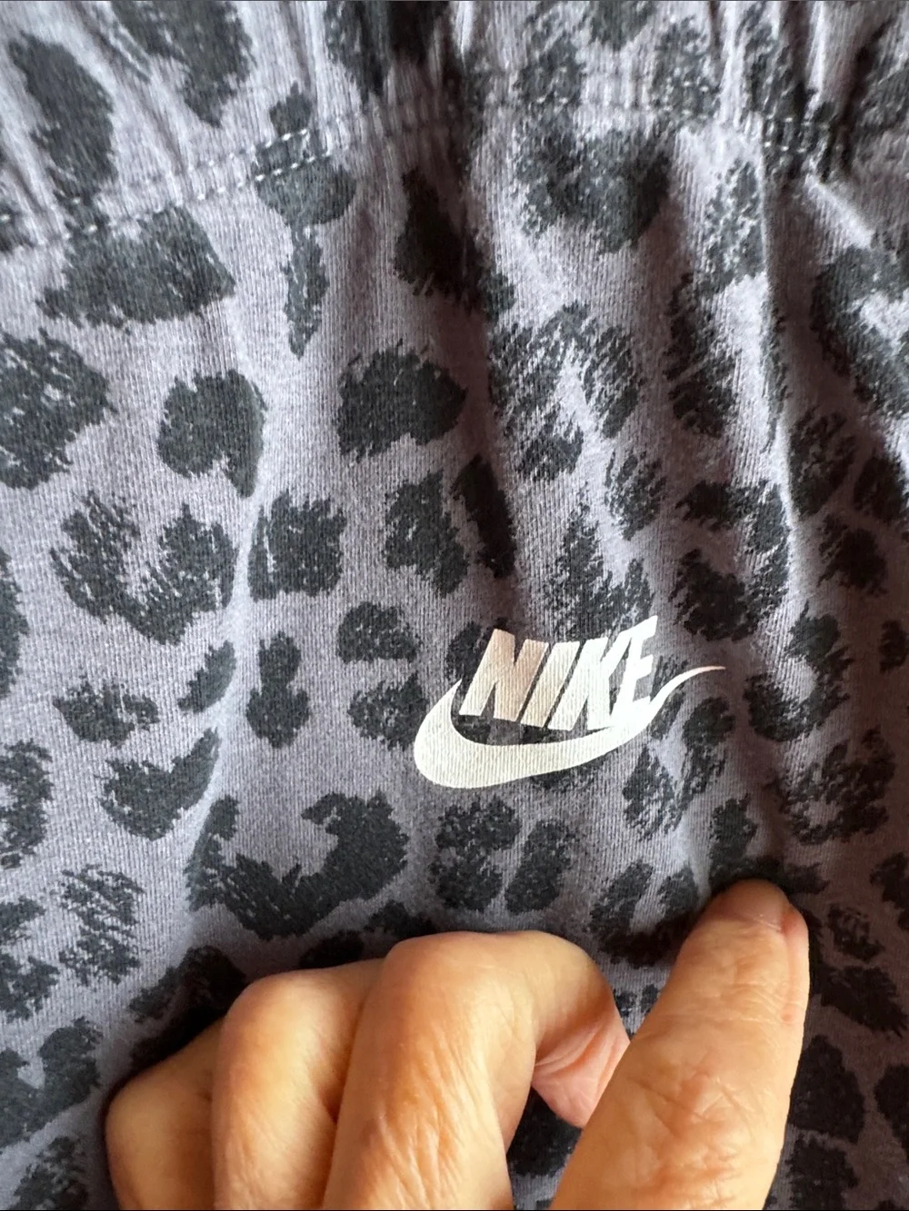 Nike women’s snow leopard  Print Leggings